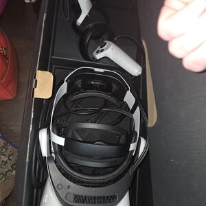 Advanced VR Headset with Controllers - Black and White